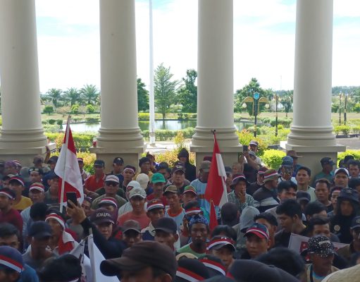 Geruduk Kantor Bupati, Warga Tiga Desa Tuntut PT Gembala Kembalikan Lahan HGU