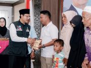 Menteri Sosial menyerahkan Santunan Korban Meninggal Dunia Akibat Banjir di Aceh
