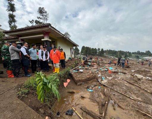 Tinjau Lokasi Banjir Bandang dan Longsor di Bandung Barat, Wapres Pastikan Penanganan Cepat