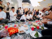 Mensos dan Menteri Dalam Negeri Berbuka Puasa Bersama Masyarakat