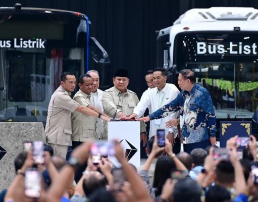 Presiden Resmikan Pabrik Perakitan Kendaraan Komersial Listrik, Tonggak Baru Industrialisasi Hijau Nasional