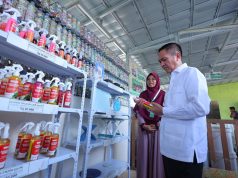 Walikota Palembang Serahkan Bantuan Sarpras ke 25 Bank Sampah Aktif