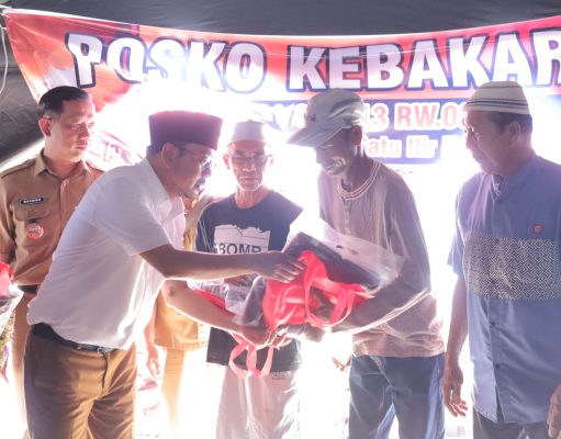 Wawako Palembang Serakan Bantuan kepada Warga Terkena Musibah Kebakaran
