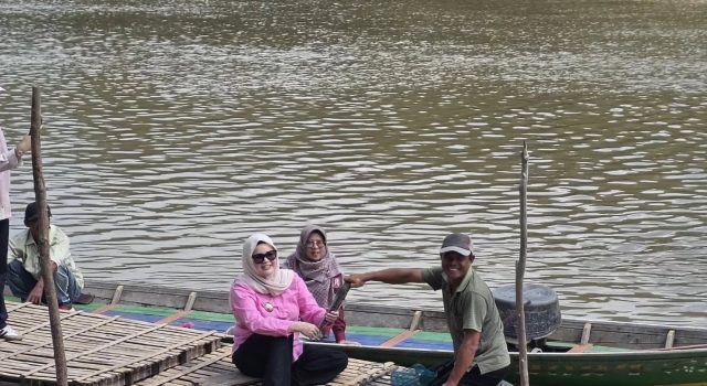 Wabup Banyuasin Tinjau Sawah, Budidaya Keramba Ikan Toman, hingga Sambangi Warga Sakit