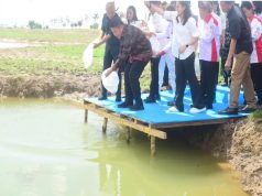 JAMINTEL Kejagung dan Gubernur Ikuti Tradisi Melebung Ikan di Ogan Ilir