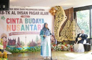 Hj. Bertha Menghadiri Pentas Seni dan Pelepasan Siswa KB-TK Al Ihsan Pagar Alam