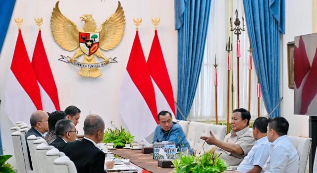Presiden Memipin Rapat Terbatas Bersama Sejumlah Menteri Kabinet Merah Putih