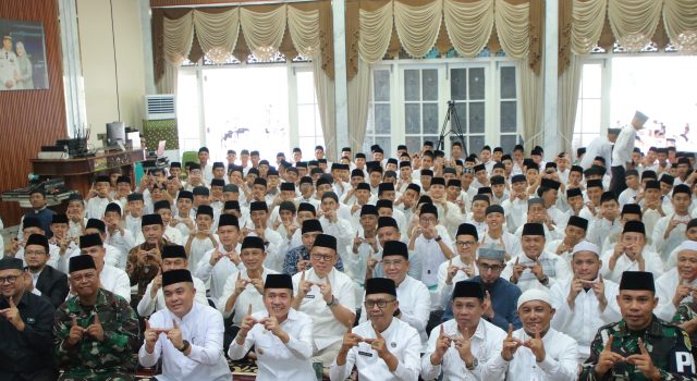 1.343 Qori dan Qoriah Berkumpul Melaksanakan Prosesi khataman Al-Qur’an Massal