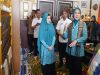 Feby Deru Dorong Penggunaan Pewarna Alami pada Batik Karang Manik